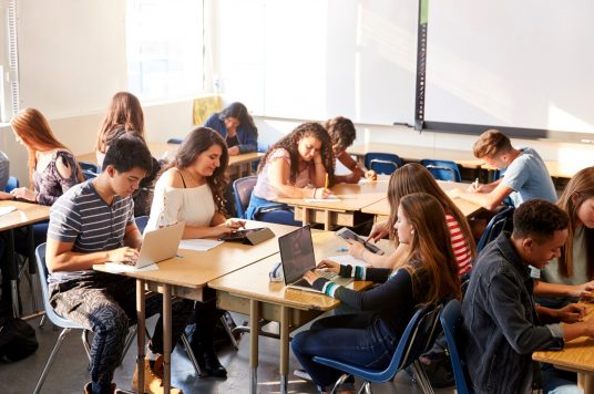 students using different types of technology in classroom students using different types of technology in classroom
